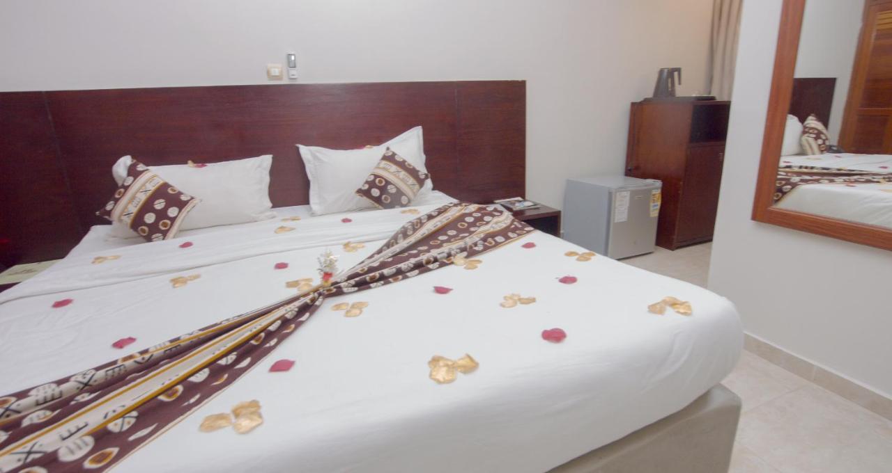 Hotel La Rose Blanche Αμπιτζάν Εξωτερικό φωτογραφία