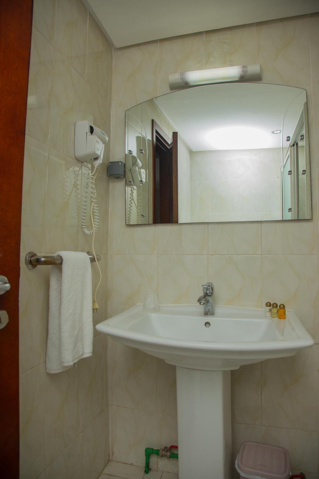 Hotel La Rose Blanche Αμπιτζάν Εξωτερικό φωτογραφία
